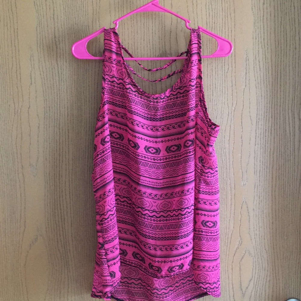 Pink tank top w/black design